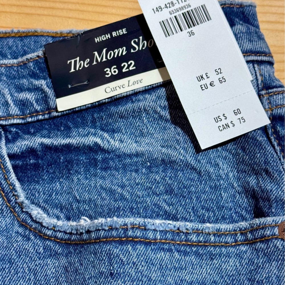 Abercrombie & Fitch The Mom Short High Rise Distressed Denim Shorts Size 36